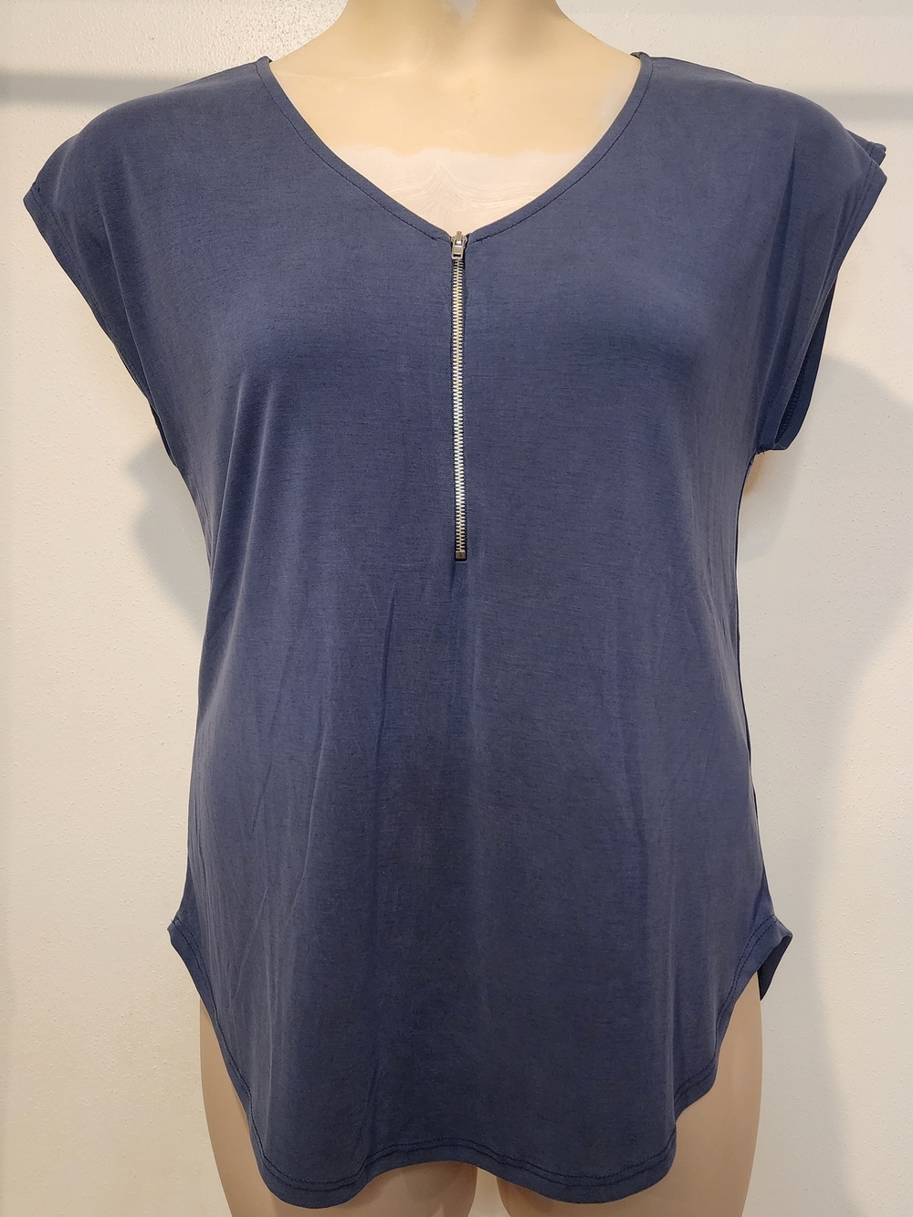Green Envelope Navy Short-Sleeve V-Neck Top with Front Zip